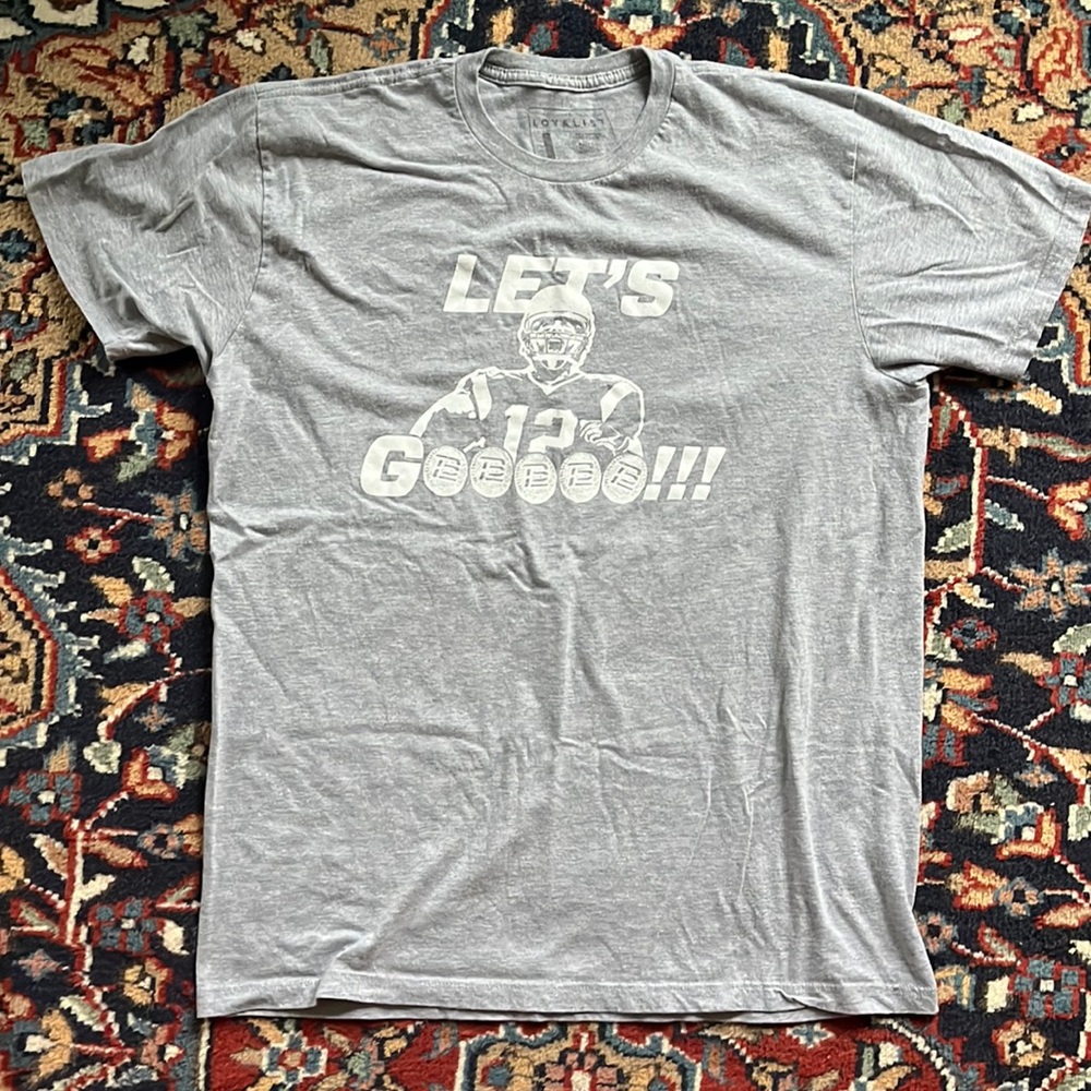 Gray Tom Brady T-shirt. Size Large. 5 rings.